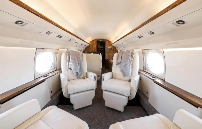 1990 Gulfstream GIV - Photo 2