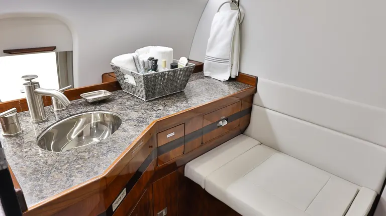 1993 Bombardier Challenger 601 - Photo 2