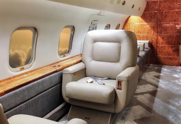 1998 Bombardier Challenger 604 - Photo 8