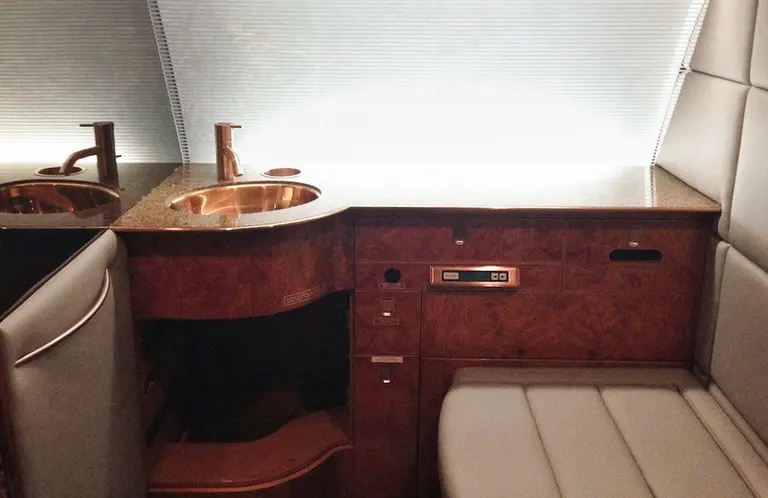 1998 Bombardier Challenger 604 - Photo 10
