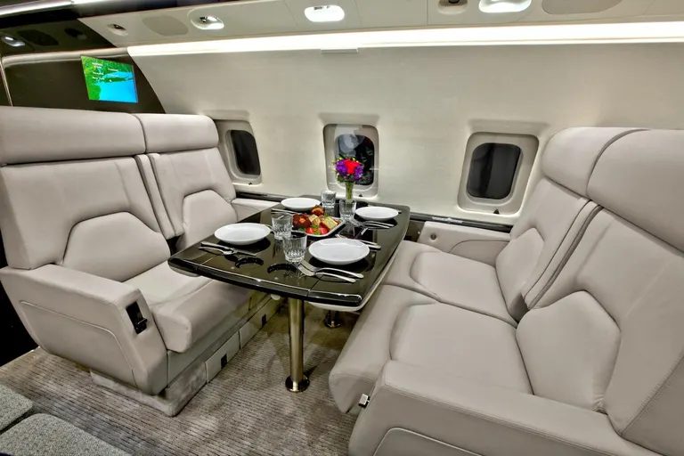 2000 Bombardier Challenger 604 cabin