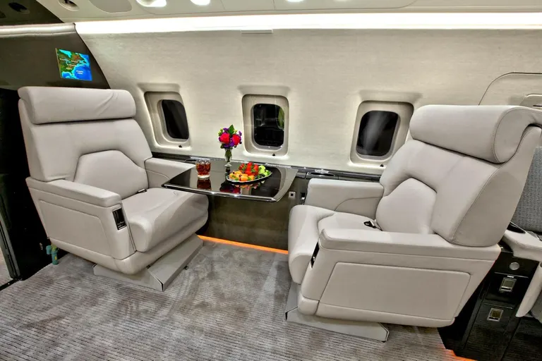2000 Bombardier Challenger 604 cabin