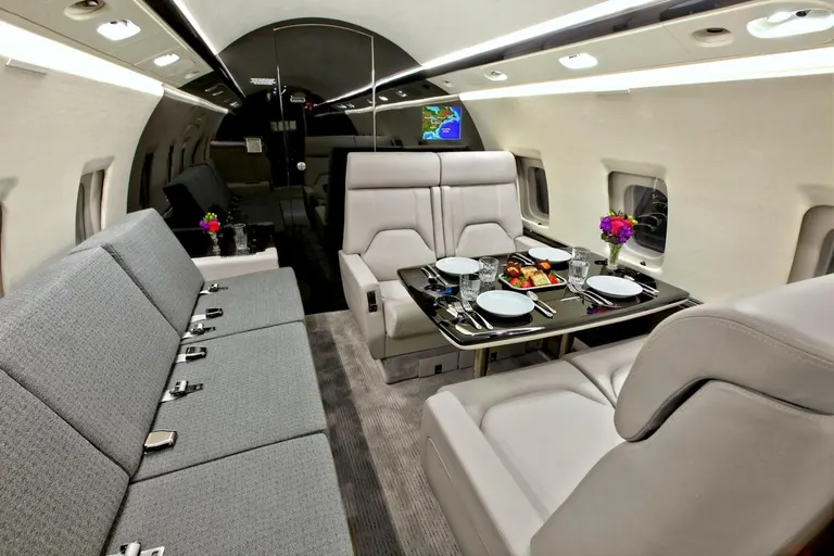 2000 Bombardier Challenger 604 - Photo 10