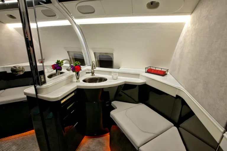 2000 Bombardier Challenger 604 - Photo 11