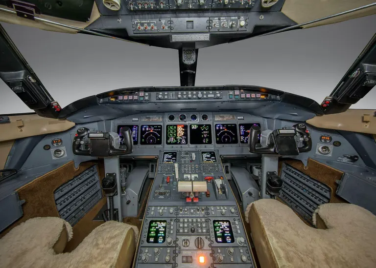 2000 Bombardier Challenger 604 - Photo 5