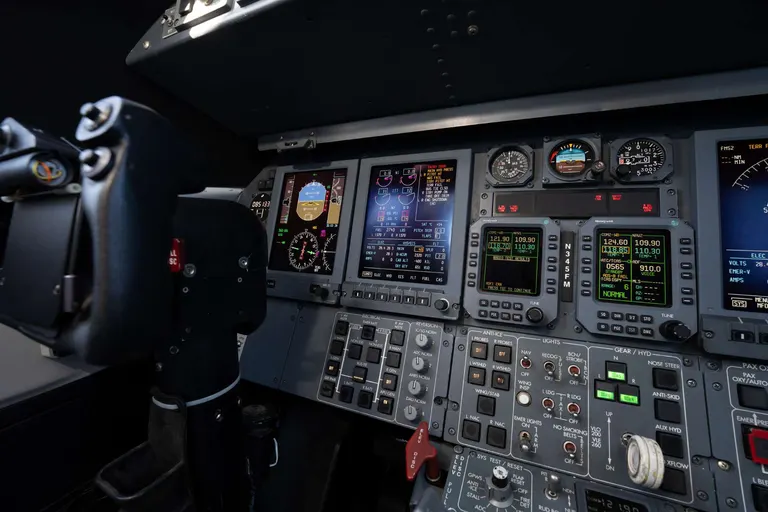 2001 Bombardier Learjet 45 - Photo 11