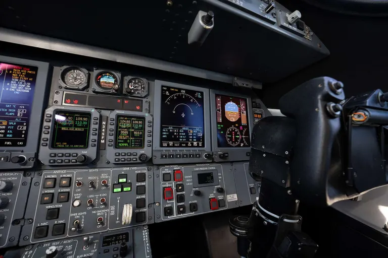 2001 Bombardier Learjet 45 - Photo 12