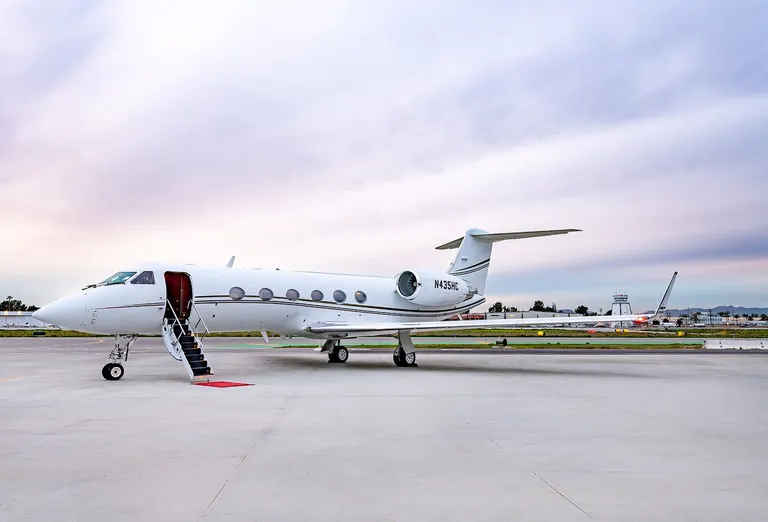 2001 Gulfstream GIV-SP exterior