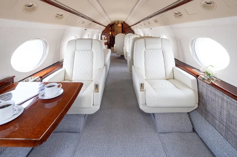 2001 Gulfstream GIV-SP - Photo 2