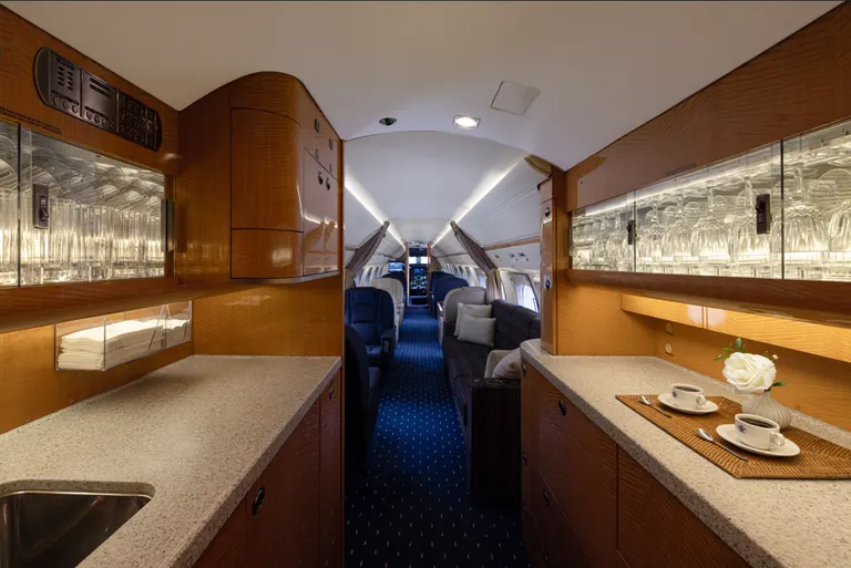 2001 Gulfstream GIV-SP - Photo 6