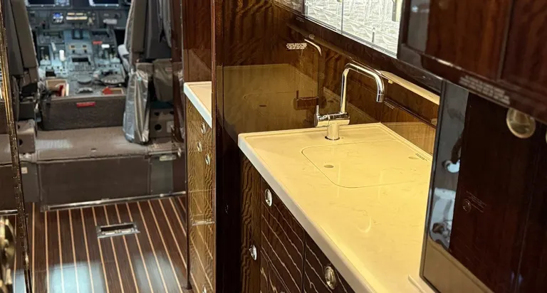 2004 Gulfstream G550 cabin
