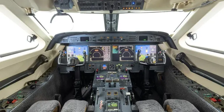 2004 Gulfstream G550 - Photo 2