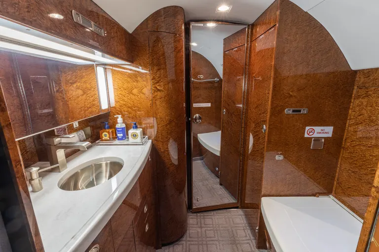 2004 Gulfstream G550 cabin
