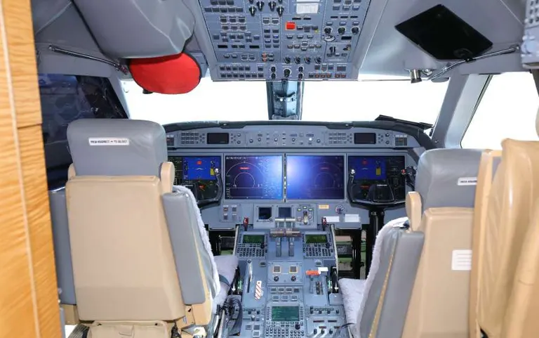 2005 Gulfstream G550 - Photo 2
