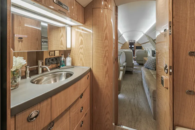 2006 Gulfstream G550 - Photo 9