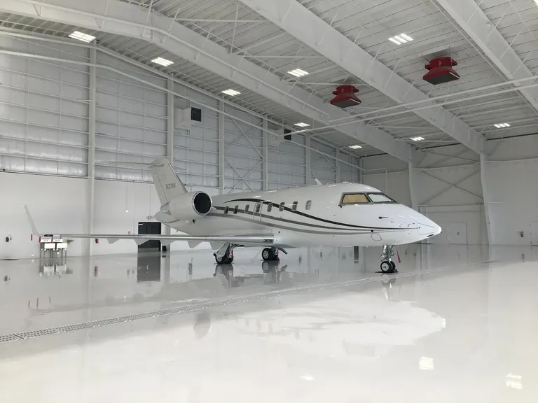 2007 Bombardier Challenger 605 exterior