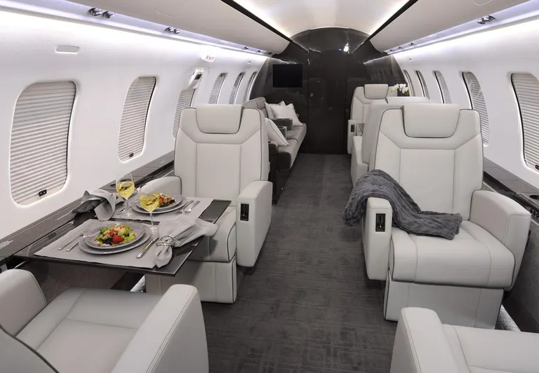2007 Bombardier Challenger 605 - Photo 2