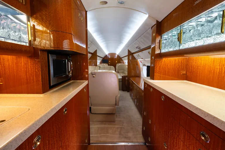 2007 Gulfstream G450 - Photo 8