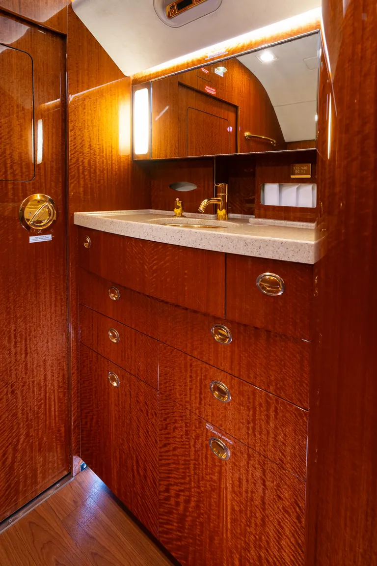 2007 Gulfstream G450 - Photo 14