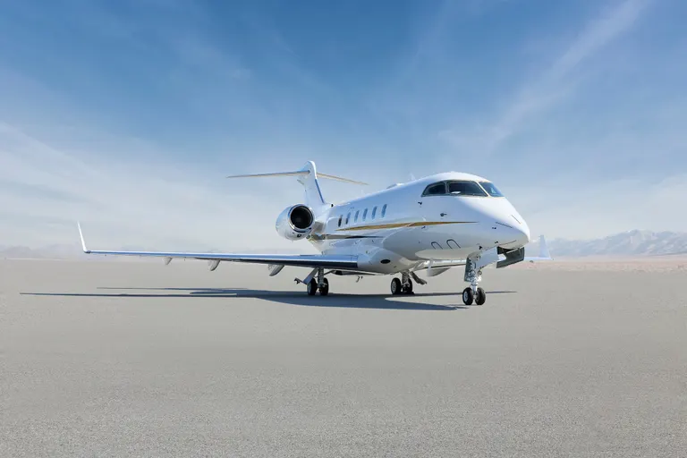 2009 Bombardier Challenger 300 exterior