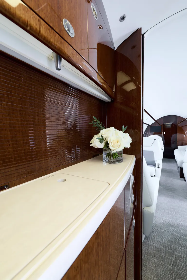 2009 Bombardier Challenger 300 cabin