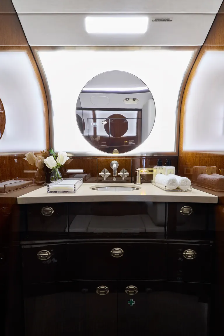 2009 Bombardier Challenger 300 cabin