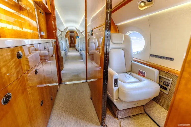 2009 Gulfstream G550 - Photo 16