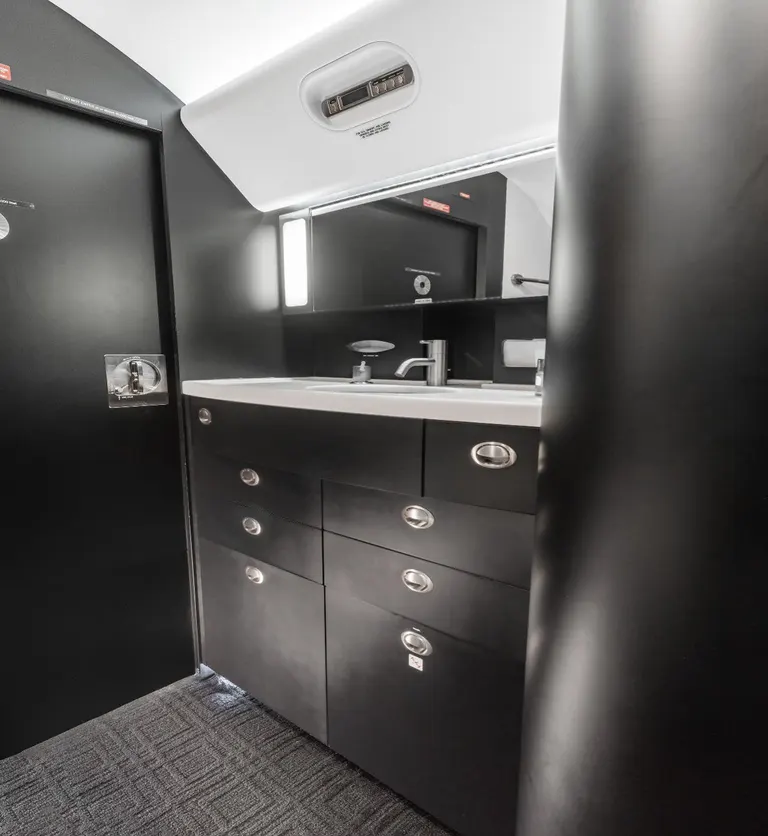 2010 Gulfstream G550 cabin