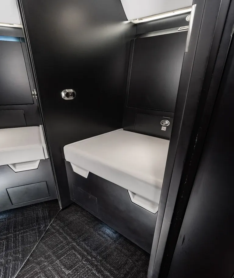 2010 Gulfstream G550 cabin