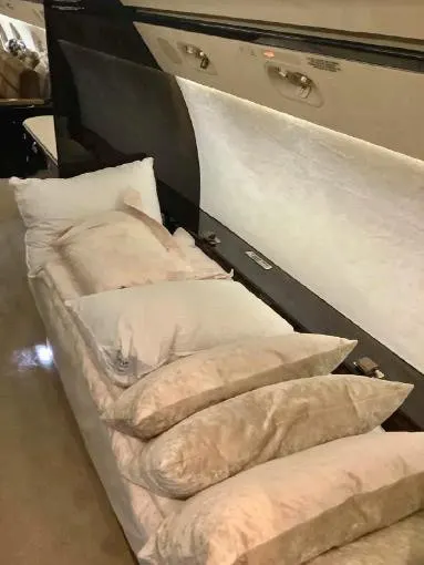 2010 Gulfstream G550 cabin