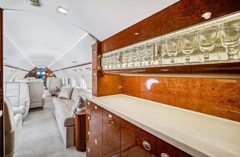 2010 Gulfstream G550 - Photo 5