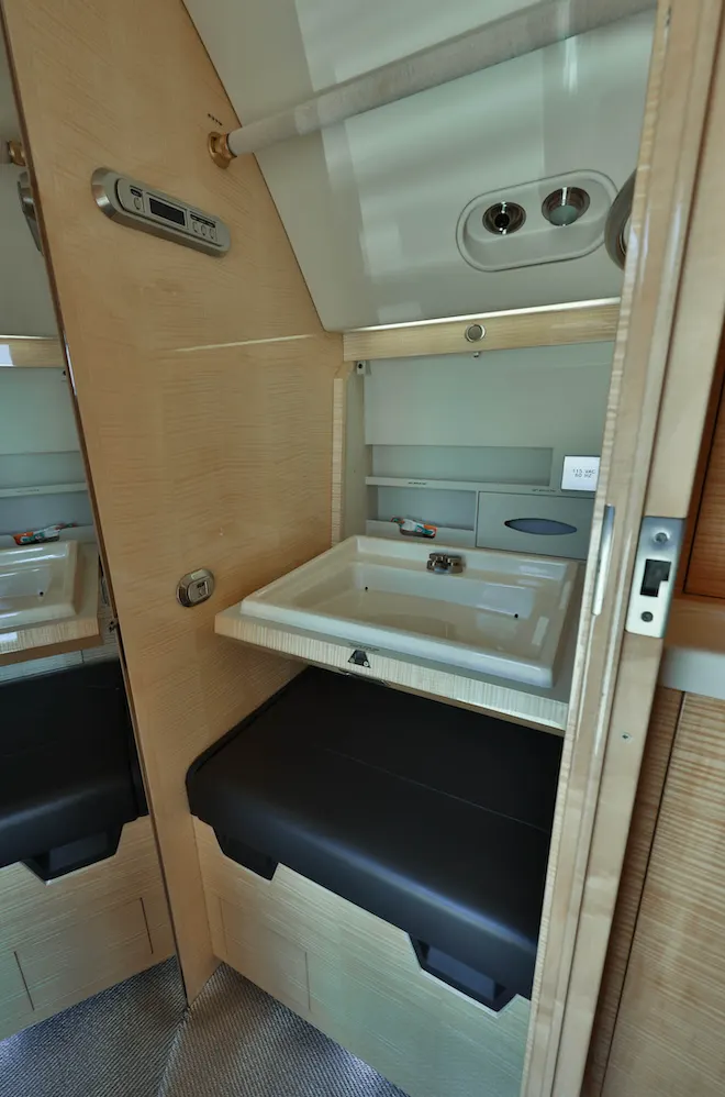 2011 Gulfstream G550 cabin