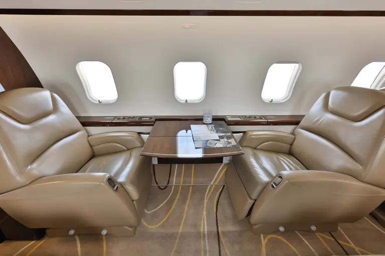 2013 Bombardier Challenger 300 - Photo 3