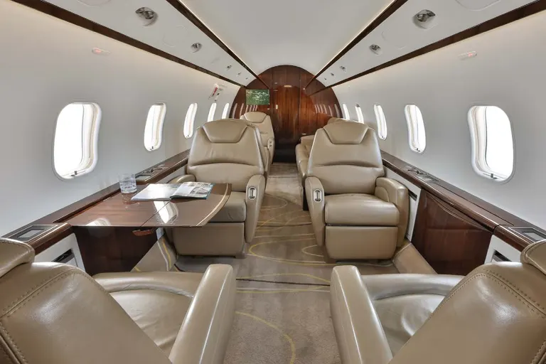 2013 Bombardier Challenger 300 - Photo 4