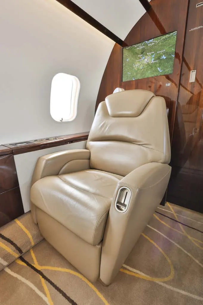 2013 Bombardier Challenger 300 - Photo 15