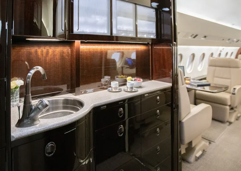 2014 Dassault Falcon 2000LXS - Photo 12