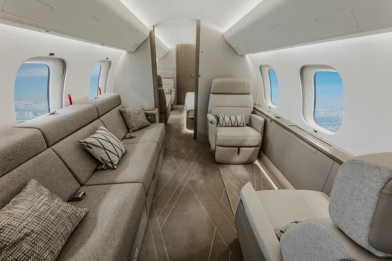 2025 Bombardier Global 8000 - Photo 4
