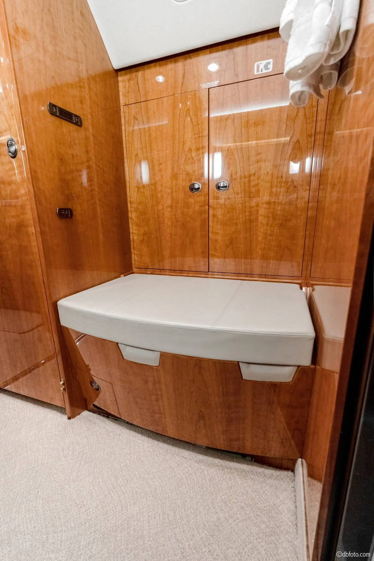 2009 Gulfstream G550 - Photo 13