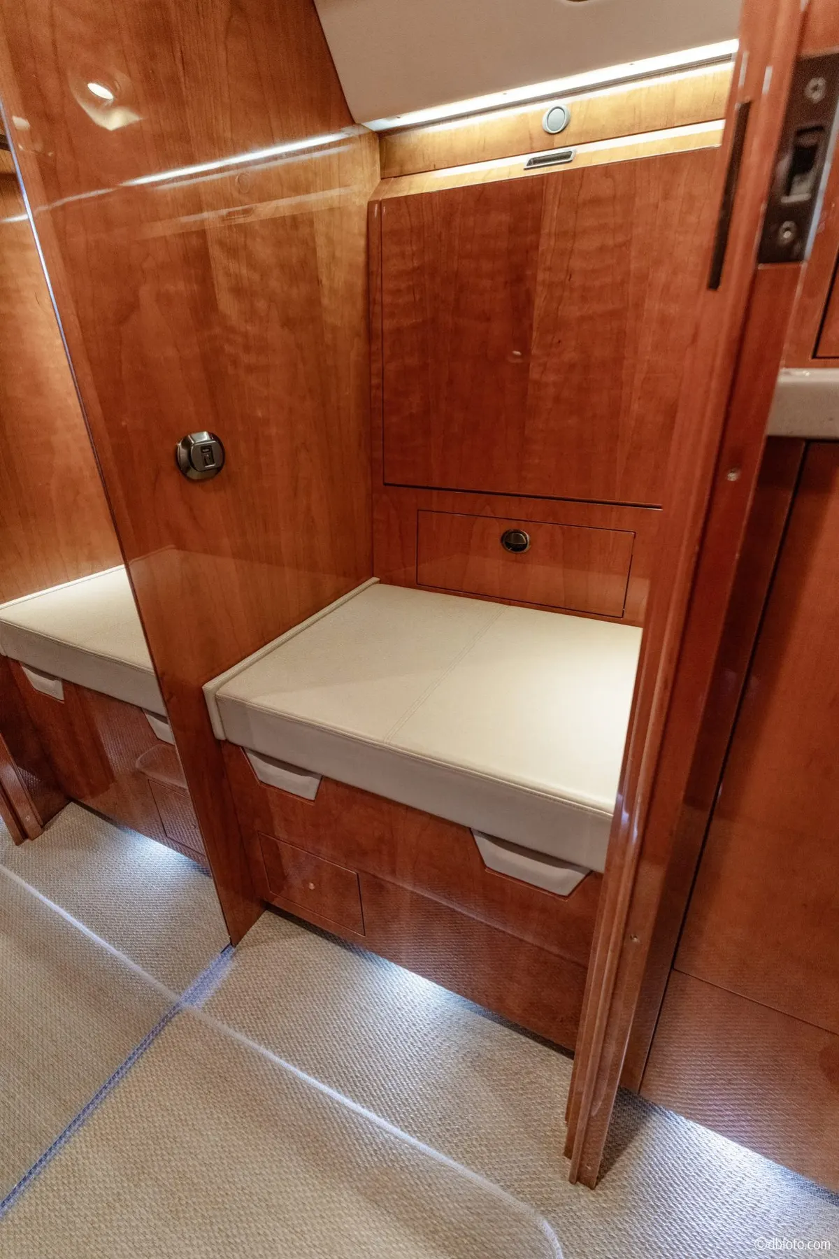 2009 Gulfstream G550 - Photo 14