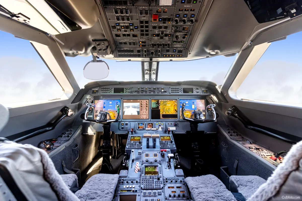 2009 Gulfstream G550 - Photo 17