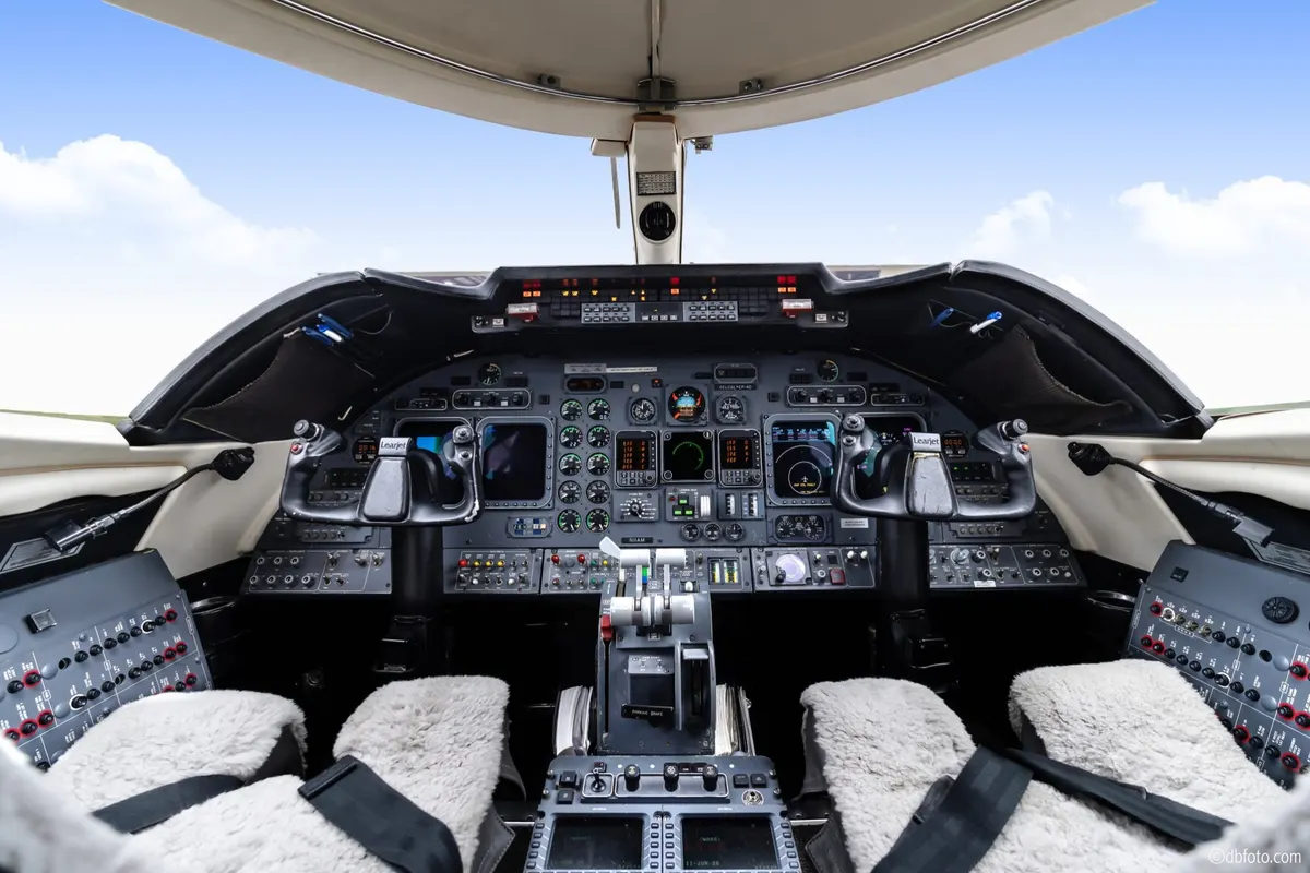 1998 Bombardier Learjet 60 - Photo 25