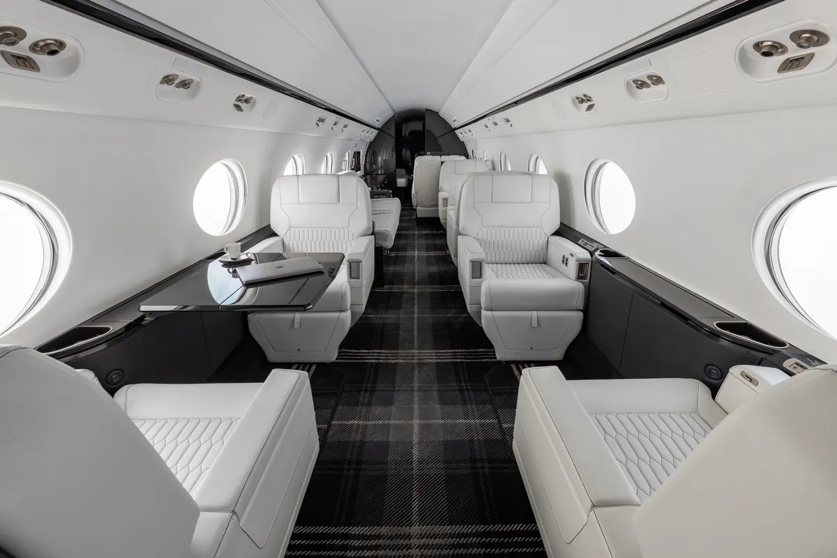2011 Gulfstream G550 - Photo 2