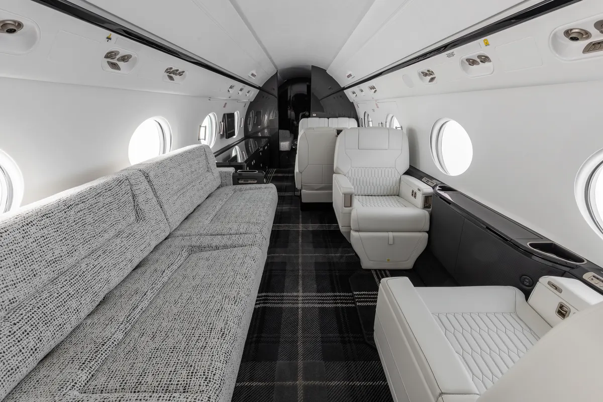2011 Gulfstream G550 - Photo 3