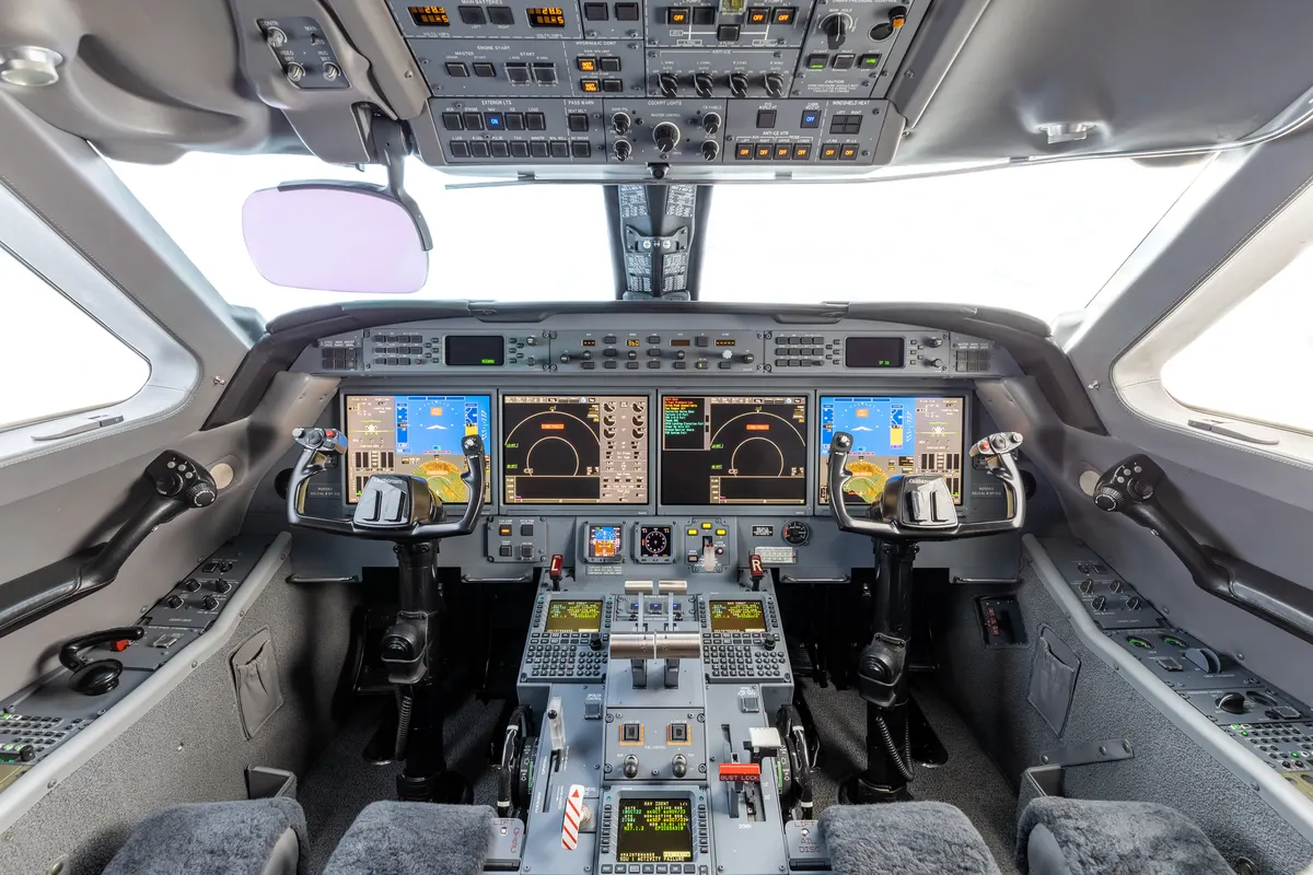 2011 Gulfstream G550 - Photo 4