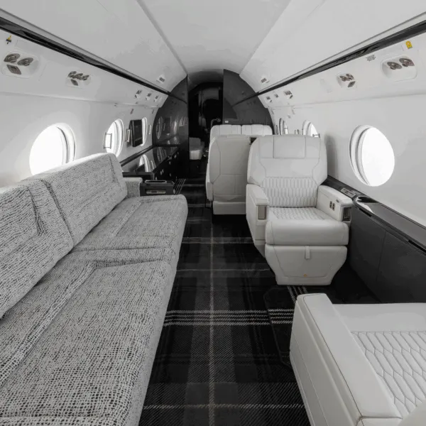 2011 Gulfstream G550 - Photo 8
