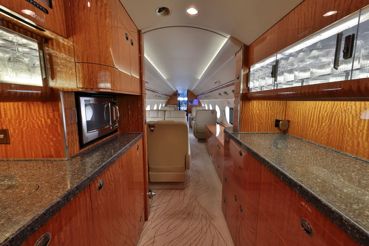 2012 Gulfstream G550 - Photo 6