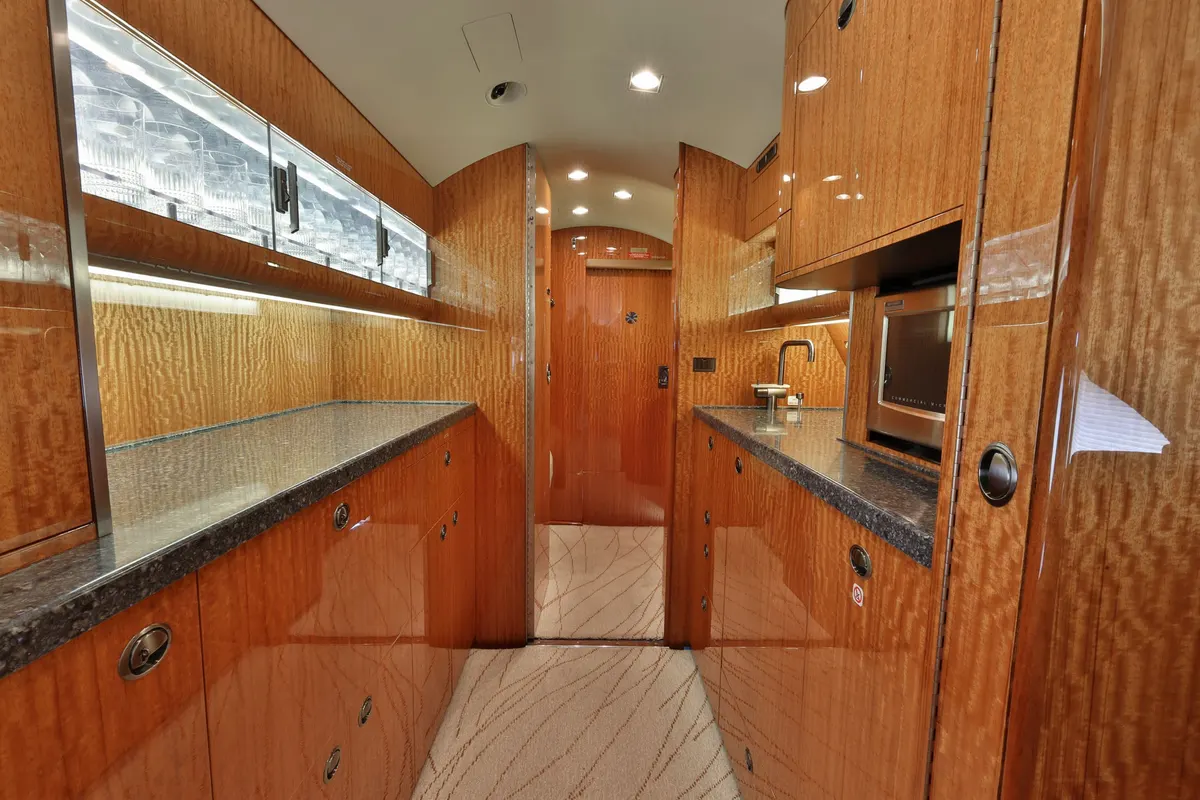 2012 Gulfstream G550 - Photo 7