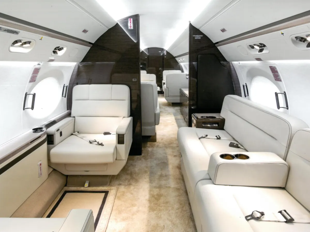 2015 Gulfstream G550 - Photo 8