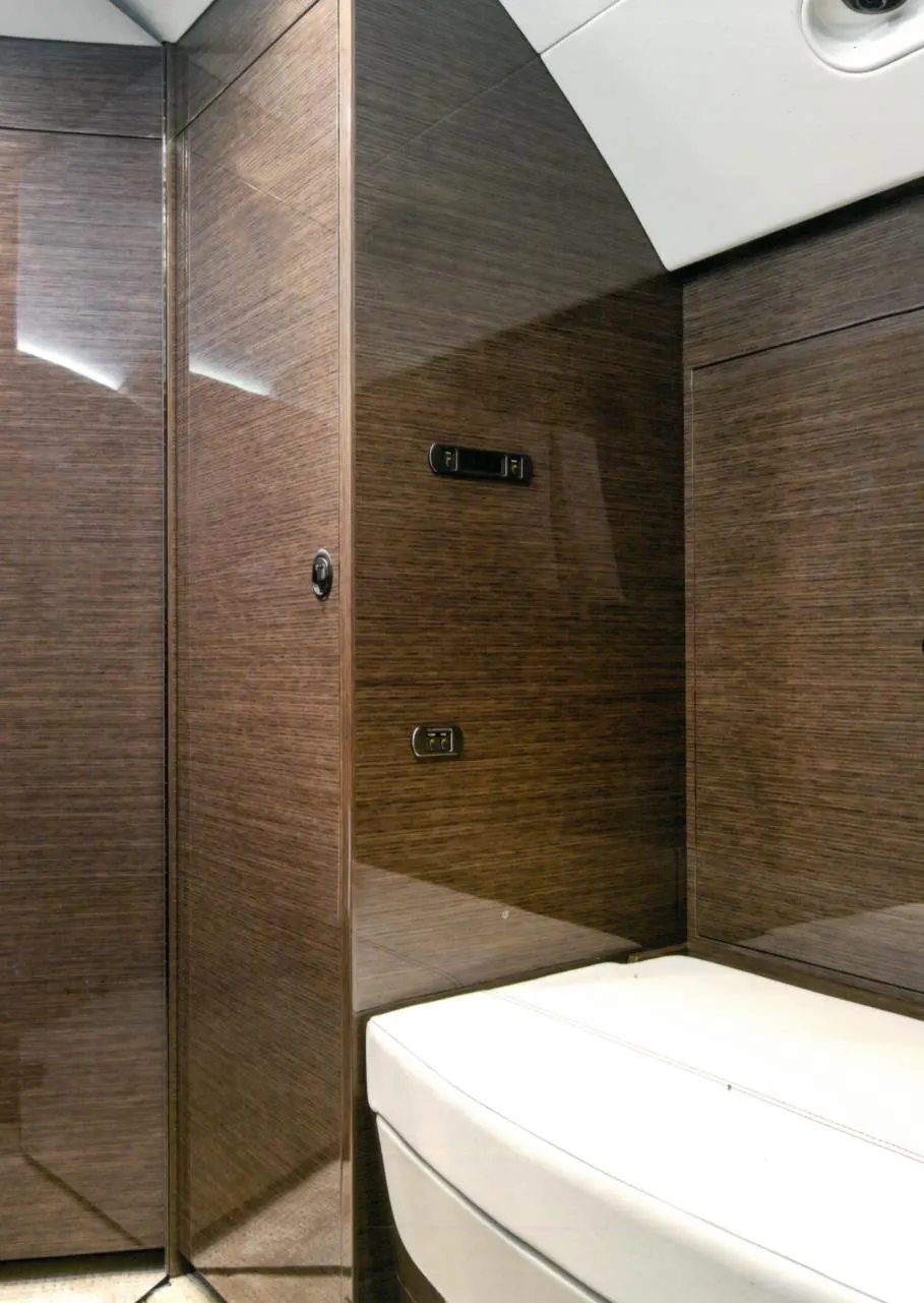 2015 Gulfstream G550 - Photo 9