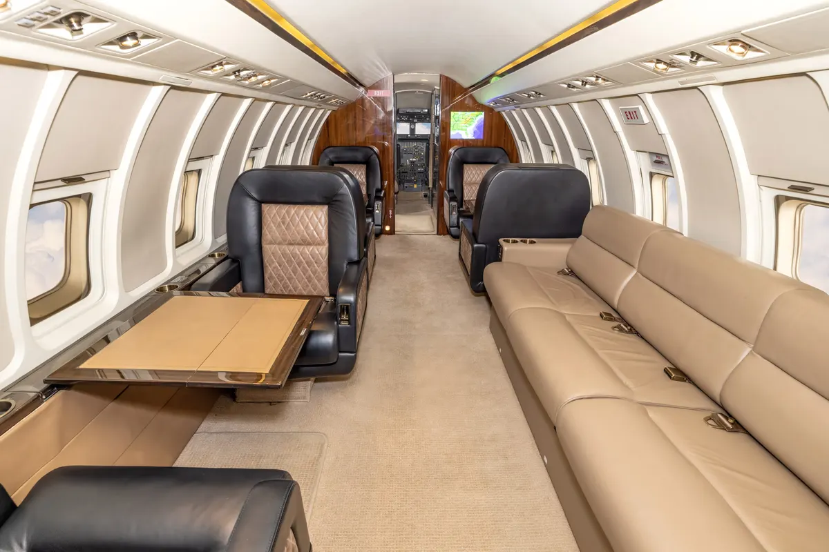 Bombardier Challenger 601 - Photo 14
